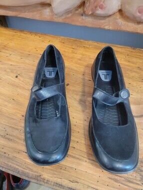 Trotter's "Sugar" Size 8.5 Mary Jane Flat